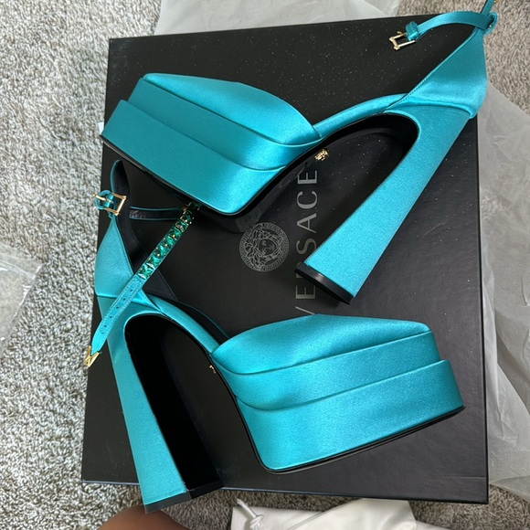 SOLD ✨ Versace Blue Medusa Aevitas Satin Platform Point Toe Pumps Size 38 - Picture 7 of 10